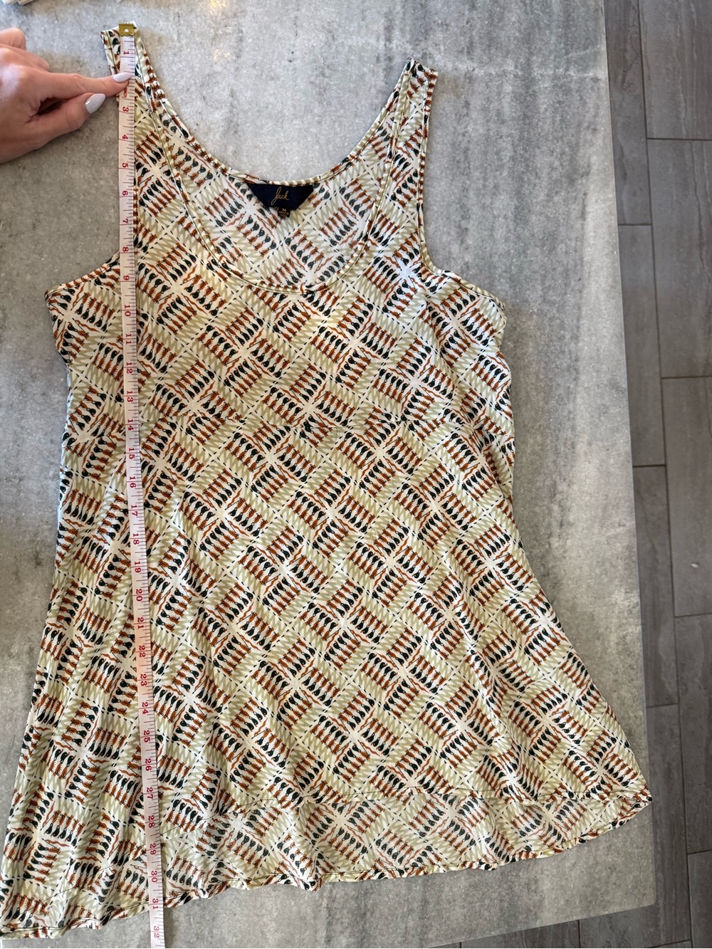 JACK by BB Dakota Sleeveless Flowy Top with cute print - Picture 6 of 9